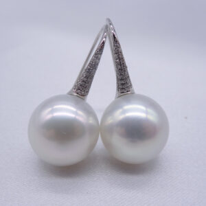solid 18k gold south sea pearl diamonds earrings